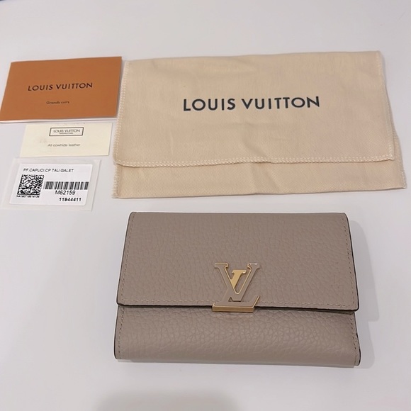 ❤️Louis Vuitton Capucines Compact Wallet - Picture 2 of 6